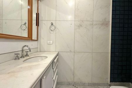 Apartamento à venda com 272m², 4 quartos e 2 vagasBanheiro da Suíte 01