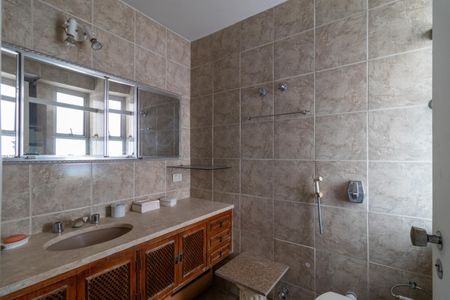 Apartamento à venda com 105m², 2 quartos e 2 vagas Apartamento à venda com 105m², 2 quartos e 2 vagasBanheiro da Suíte