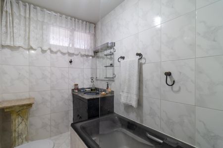 Apartamento à venda com 105m², 2 quartos e 2 vagas Apartamento à venda com 105m², 2 quartos e 2 vagasBanheiro Social