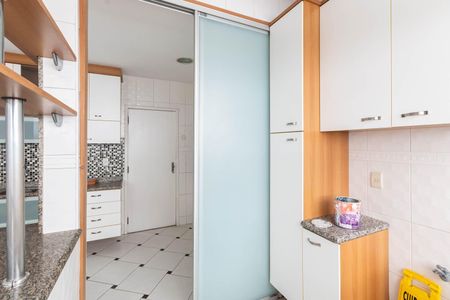 Apartamento à venda com 105m², 3 quartos e 1 vagaÁrea de Serviço