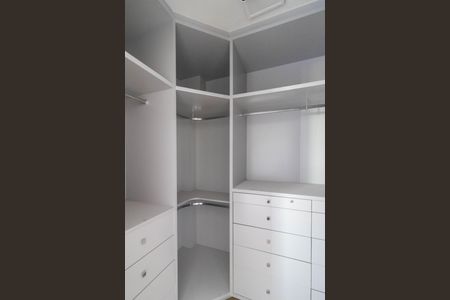 Apartamento à venda com 200m², 3 quartos e 3 vagasCloset da Suíte 1
