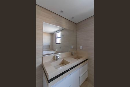 Apartamento à venda com 200m², 3 quartos e 3 vagasBanheiro da Suíte 1