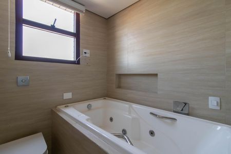 Apartamento à venda com 200m², 3 quartos e 3 vagasBanheiro da Suíte 1