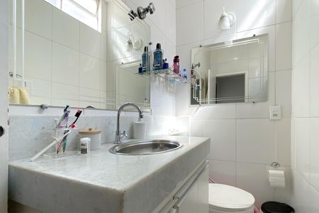 Casa à venda com 62m², 2 quartos e 1 vaga Casa à venda com 62m², 2 quartos e 1 vagaBanheiro