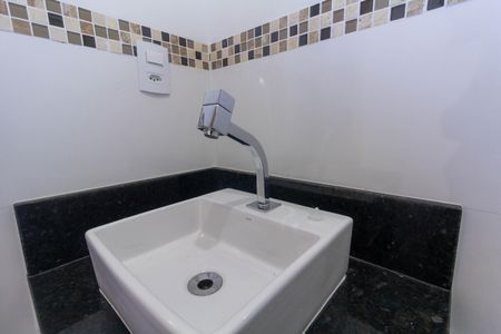 Casa à venda com 100m², 3 quartos e 2 vagasBanheiro 1