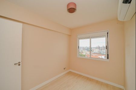 Quarto 2 de apartamento para alugar com 3 quartos, 67m² em Vila Ipiranga, Porto Alegre