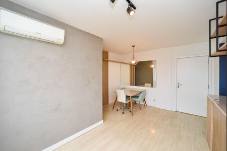 Sala de apartamento para alugar com 3 quartos, 67m² em Vila Ipiranga, Porto Alegre
