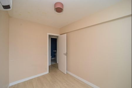 Quarto 2 de apartamento para alugar com 3 quartos, 67m² em Vila Ipiranga, Porto Alegre