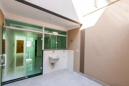 Casa à venda com 100m², 3 quartos e 2 vagas Casa à venda com 100m², 3 quartos e 2 vagasÁrea de Serviço