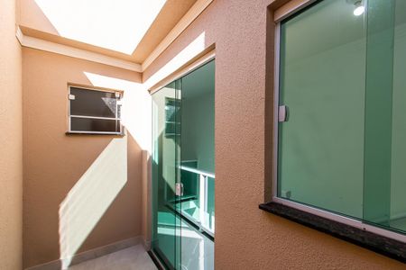 Casa à venda com 100m², 3 quartos e 2 vagas Casa à venda com 100m², 3 quartos e 2 vagasCorredor