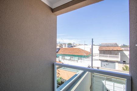 Casa à venda com 100m², 3 quartos e 2 vagas Casa à venda com 100m², 3 quartos e 2 vagasVaranda