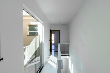 Casa à venda com 100m², 3 quartos e 2 vagas Casa à venda com 100m², 3 quartos e 2 vagasCorredor