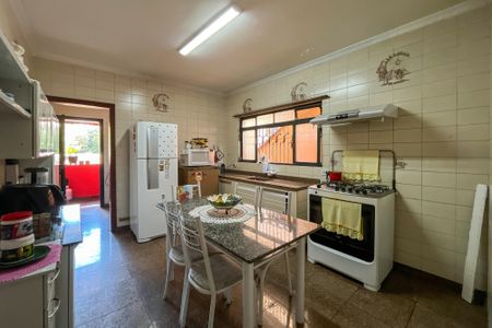 Casa à venda com 349m², 3 quartos e 2 vagas Casa à venda com 349m², 3 quartos e 2 vagasCozinha