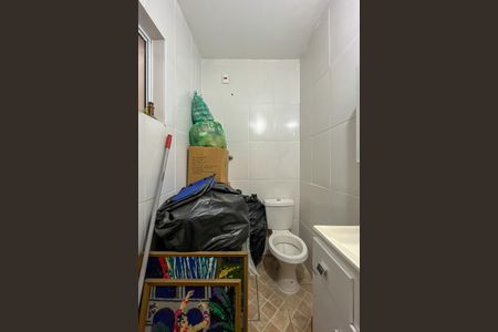 Casa à venda com 349m², 3 quartos e 2 vagas Casa à venda com 349m², 3 quartos e 2 vagasBanheiro de Serviço