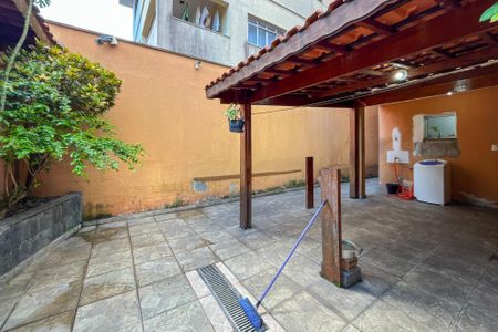 Casa à venda com 349m², 3 quartos e 2 vagas Casa à venda com 349m², 3 quartos e 2 vagasQuintal