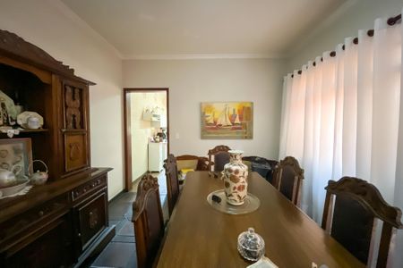 Casa à venda com 349m², 3 quartos e 2 vagas Casa à venda com 349m², 3 quartos e 2 vagasSala de Jantar