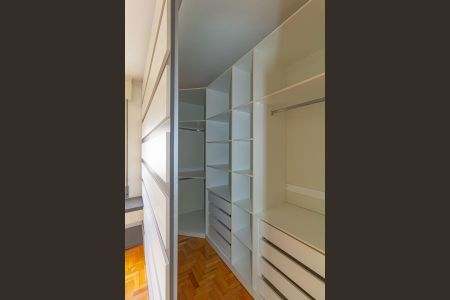 Apartamento à venda com 118m², 3 quartos e 1 vagaCloset