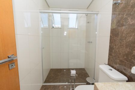 Casa à venda com 500m², 3 quartos e 8 vagas Casa à venda com 500m², 3 quartos e 8 vagasBanheiro Social