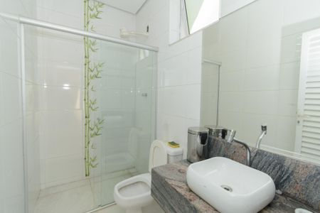 Casa à venda com 500m², 3 quartos e 8 vagas Casa à venda com 500m², 3 quartos e 8 vagasBanheiro do Espaço Gourmet