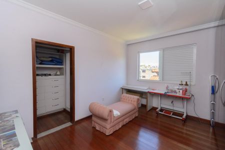 Casa à venda com 500m², 3 quartos e 8 vagas Casa à venda com 500m², 3 quartos e 8 vagasSuíte 2