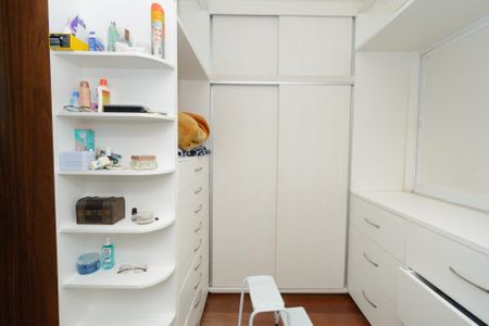 Casa à venda com 500m², 3 quartos e 8 vagas Casa à venda com 500m², 3 quartos e 8 vagasCloset da Suíte Master