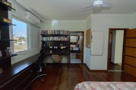Casa à venda com 500m², 3 quartos e 8 vagas Casa à venda com 500m², 3 quartos e 8 vagasSuíte 1