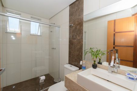 Casa à venda com 500m², 3 quartos e 8 vagas Casa à venda com 500m², 3 quartos e 8 vagasBanheiro Social