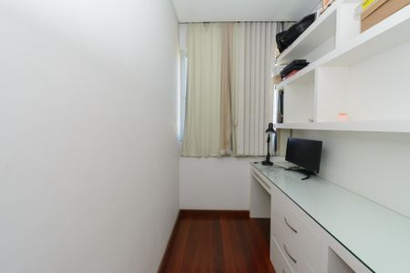 Casa à venda com 500m², 3 quartos e 8 vagas Casa à venda com 500m², 3 quartos e 8 vagasSuíte Master