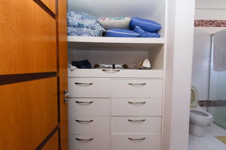 Casa à venda com 500m², 3 quartos e 8 vagas Casa à venda com 500m², 3 quartos e 8 vagasBanheiro da Suite 2