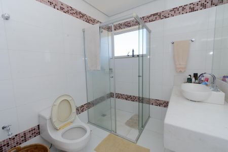 Casa à venda com 500m², 3 quartos e 8 vagas Casa à venda com 500m², 3 quartos e 8 vagasBanheiro da Suite 2