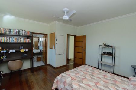 Casa à venda com 500m², 3 quartos e 8 vagas Casa à venda com 500m², 3 quartos e 8 vagasSuíte 1