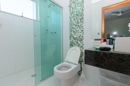 Casa à venda com 500m², 3 quartos e 8 vagas Casa à venda com 500m², 3 quartos e 8 vagasBanheiro da Suite 1