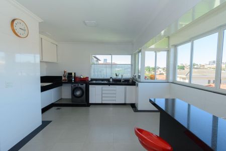Casa à venda com 500m², 3 quartos e 8 vagas Casa à venda com 500m², 3 quartos e 8 vagasÁrea de Serviço
