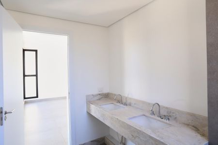 Apartamento à venda com 143m², 4 quartos e 3 vagasBanheiro da Suíte 2