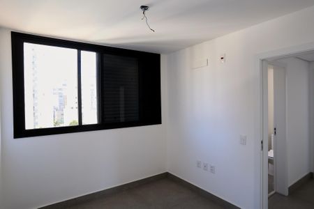 Apartamento à venda com 143m², 4 quartos e 3 vagasQuarto 2