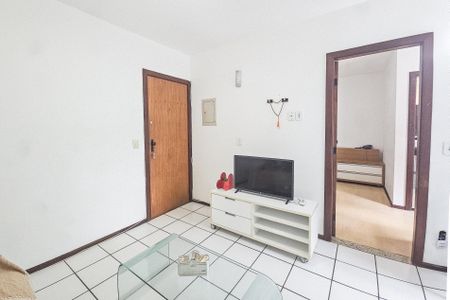 Sala de apartamento para alugar com 1 quarto, 39m² em Ondina, Salvador