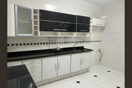 Casa de condomínio à venda com 229m², 4 quartos e 3 vagas