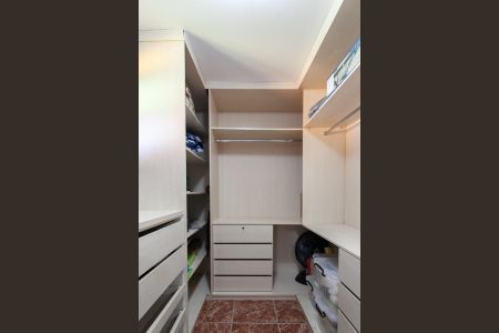 Casa à venda com 328m², 3 quartos e 6 vagasCloset da suíte 1