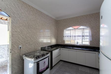 Casa à venda com 328m², 3 quartos e 6 vagasCozinha