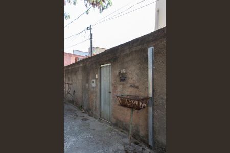 Casa à venda com 328m², 3 quartos e 6 vagasFachada Edícula 4