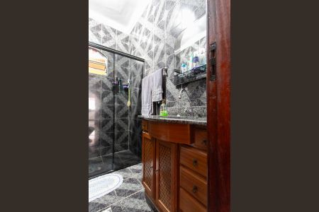 Casa à venda com 328m², 3 quartos e 6 vagasBanheiro Social