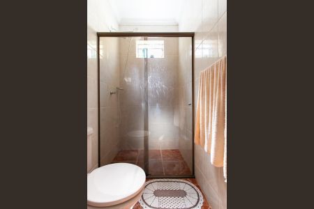 Casa à venda com 328m², 3 quartos e 6 vagasBanheiro da Suíte 2