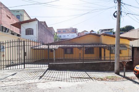 Casa à venda com 328m², 3 quartos e 6 vagasFachada