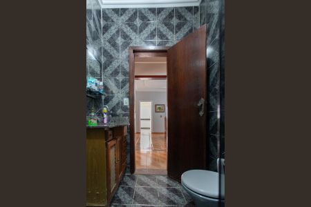 Casa à venda com 328m², 3 quartos e 6 vagasBanheiro Social