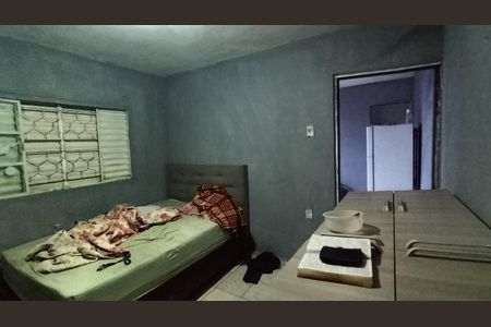 Quarto de casa para alugar com 1 quarto, 16m² em Jardim Cacique, Suzano