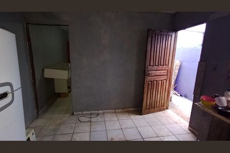 Cozinha de casa para alugar com 1 quarto, 16m² em Jardim Cacique, Suzano