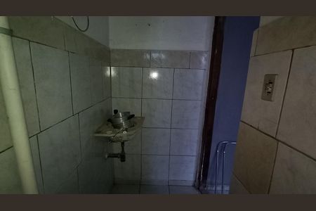 Banheiro de casa para alugar com 1 quarto, 16m² em Jardim Cacique, Suzano