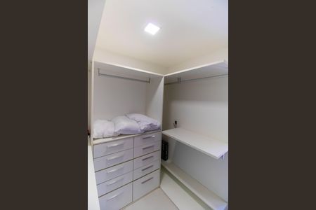 Casa à venda com 450m², 5 quartos e 2 vagasCloset da suíte