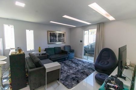 Casa à venda com 450m², 5 quartos e 2 vagasSala