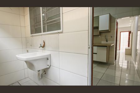 Casa de condomínio para alugar com 63m², 2 quartos e 1 vagaÁrea de Serviço